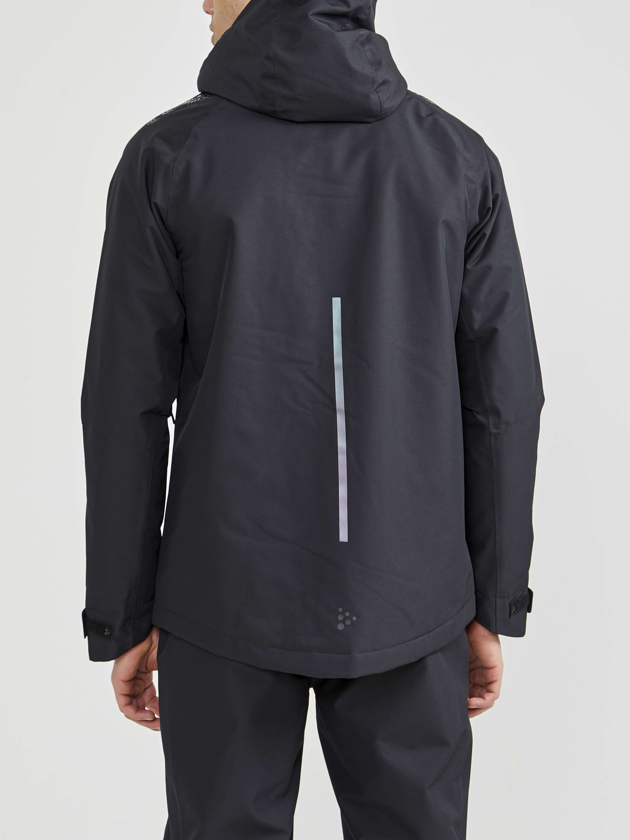 【On】Insulator Jacket メンズ M ブラック メンズ Weather Jacket Insulated | ブラック | On 日本